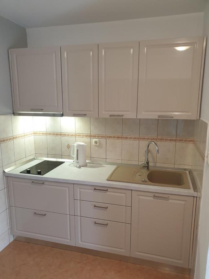 Apartments Zdenka Вінішчє Екстер'єр фото