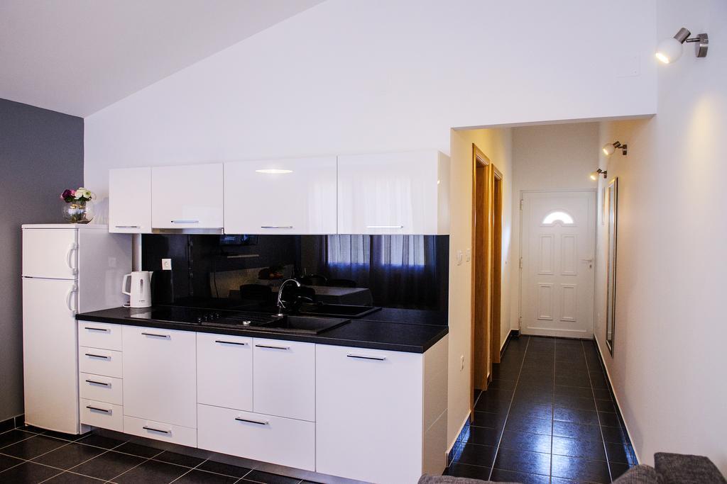 Apartments Zdenka Вінішчє Екстер'єр фото